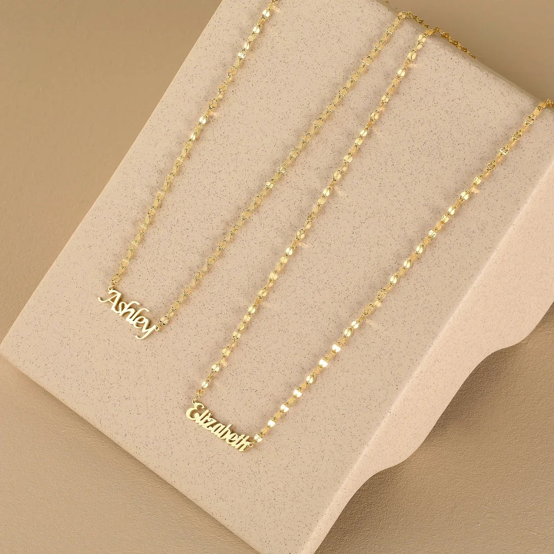 Collar Personalizado con Nombre y Cadena de Labios - Oro